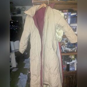 Elegant White and Red Reversible Puffer Coat